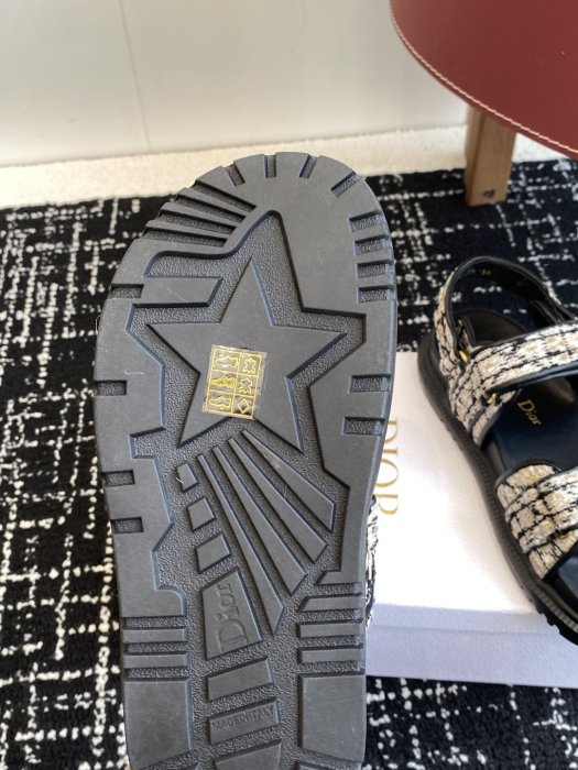 Сандалі жіночі фото 9