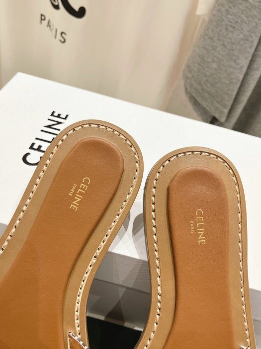 Шлепанцы женские фото 6