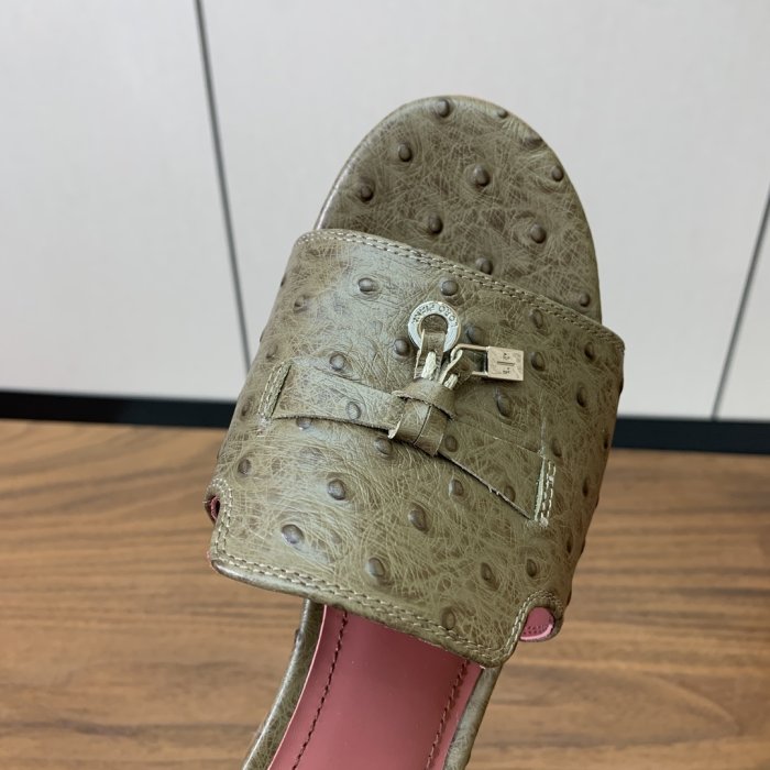 Шлепанцы фото 6