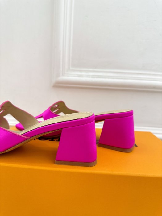 Босоножки фото 8