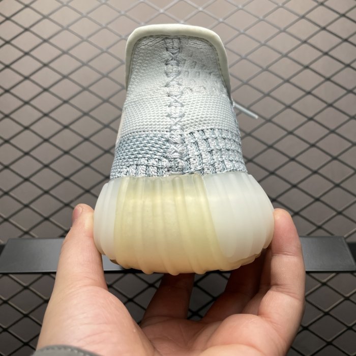 Кроссовки Yeezy Boost 350V2 фото 2
