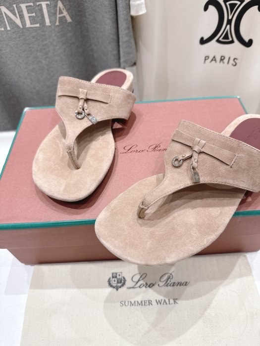 Шлепанцы фото 7