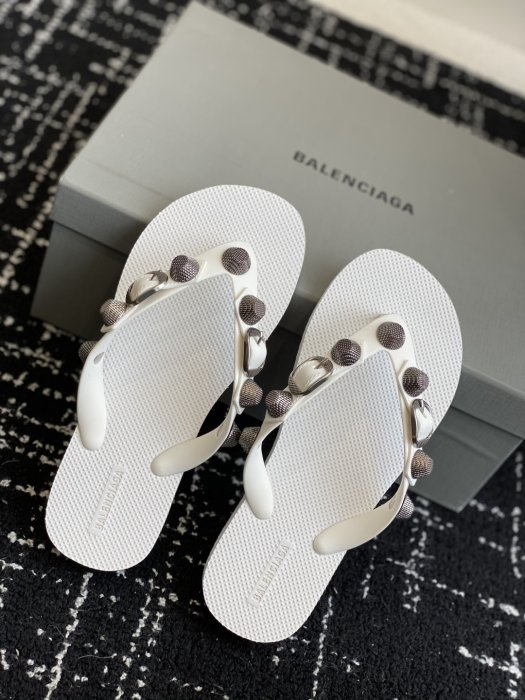 Шлепанцы женские фото 4