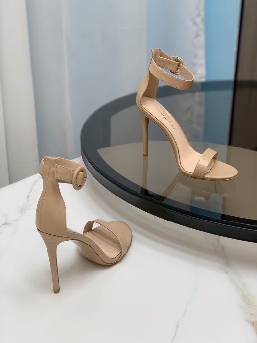 Босоножки фото 3