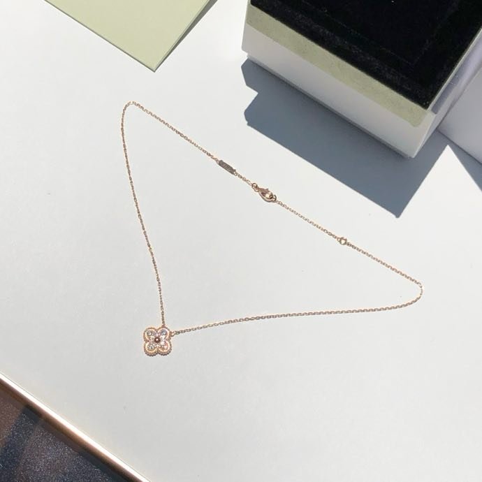 Necklace, pink gold 18 carat