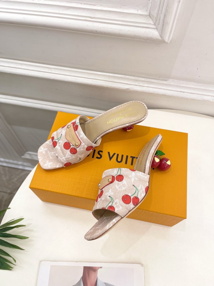 Босоножки фото 3