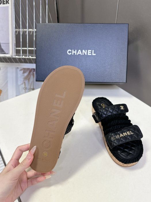 Шлепанцы женские фото 9