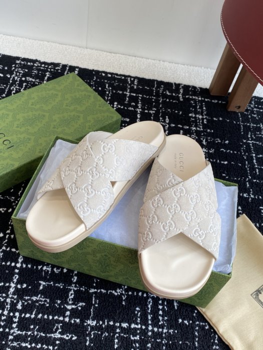 Шлепанцы фото 5