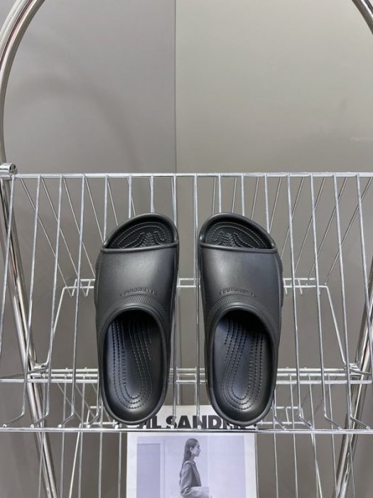 Шлепанцы женские фото 4