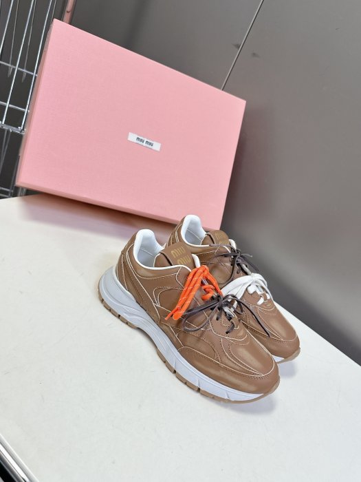 Кроссовки женские фото 2