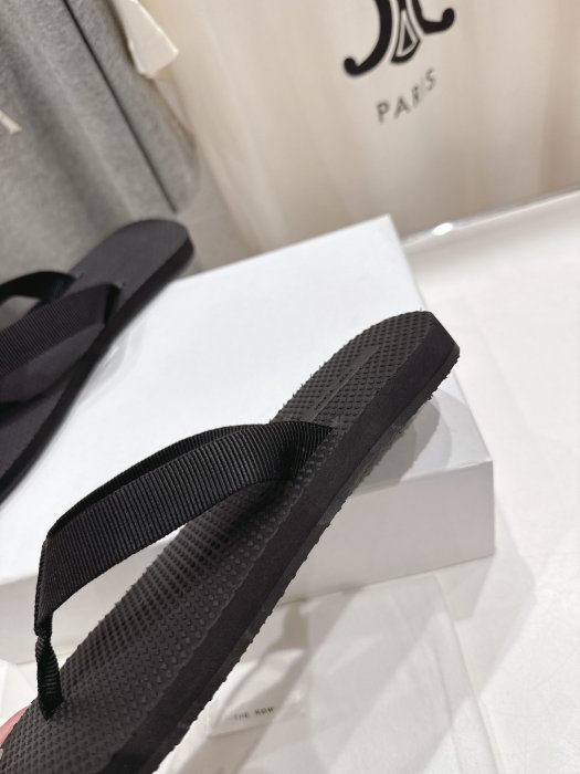 Шлепанцы женские фото 8