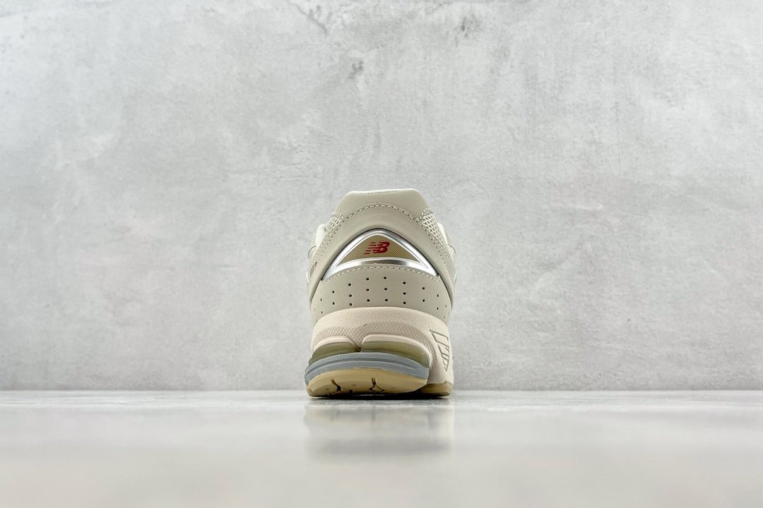 Sneakers 2002R ML2002R3 фото 9