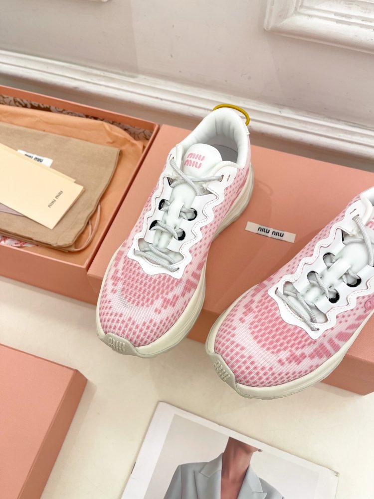 Кросівки жіночі фото 8