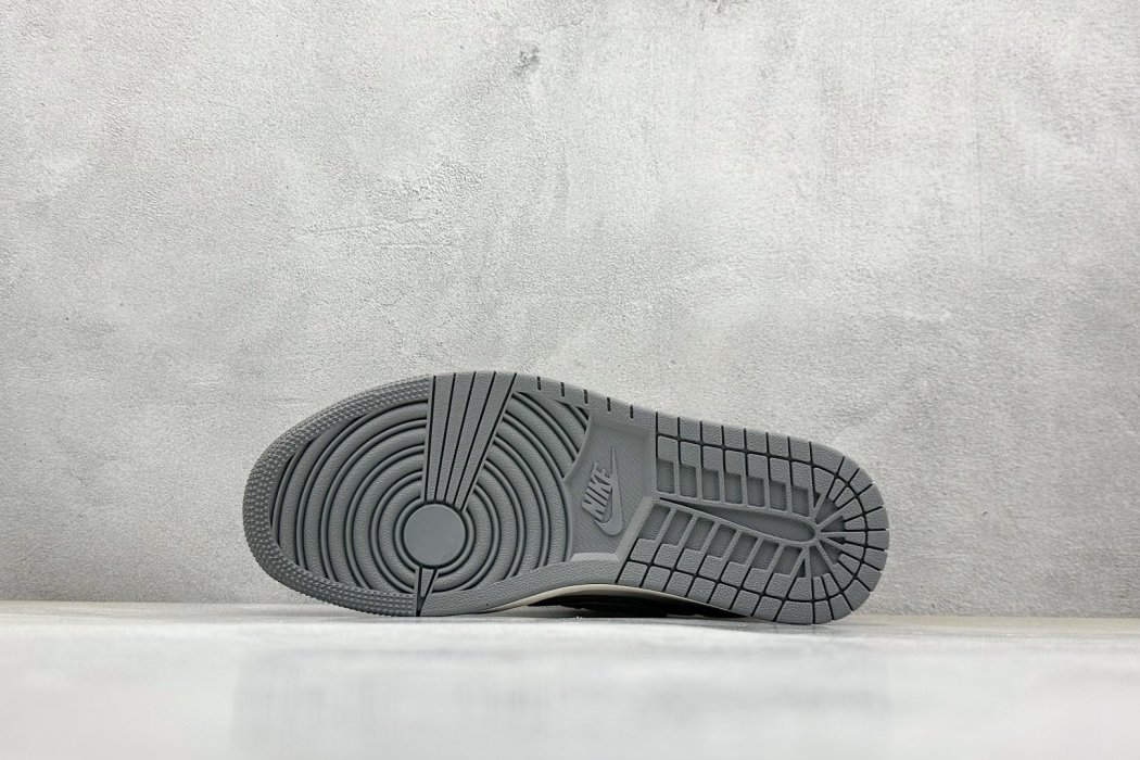 Кроссовки Travi Scott x Fragment Design x Air Jordan 1 Low фото 4