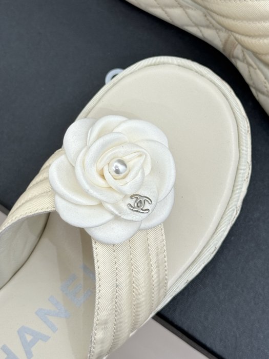 Шлепанцы женские фото 7