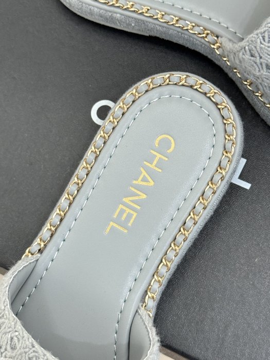 Шлепанцы женские фото 8