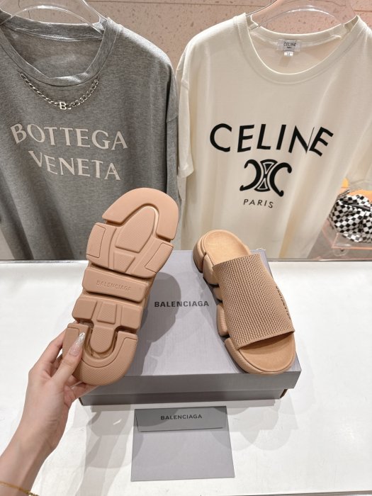 Шлепанцы женские фото 9