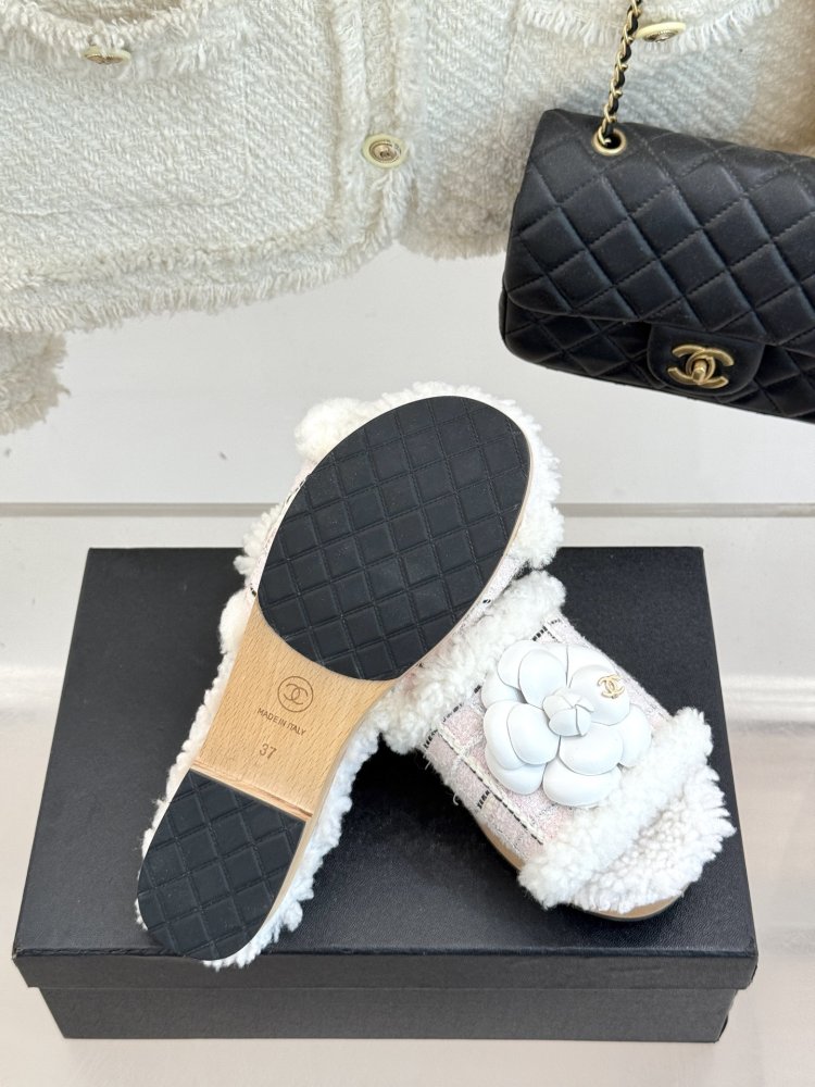 Шльопанці жіночі фото 9