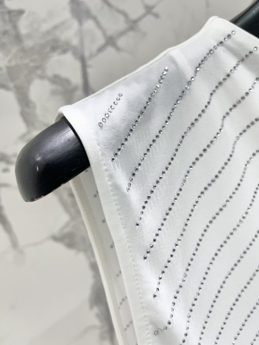 T-shirt women's фото 3