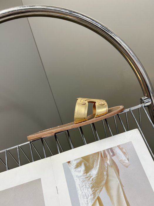 Шлепанцы женские фото 5