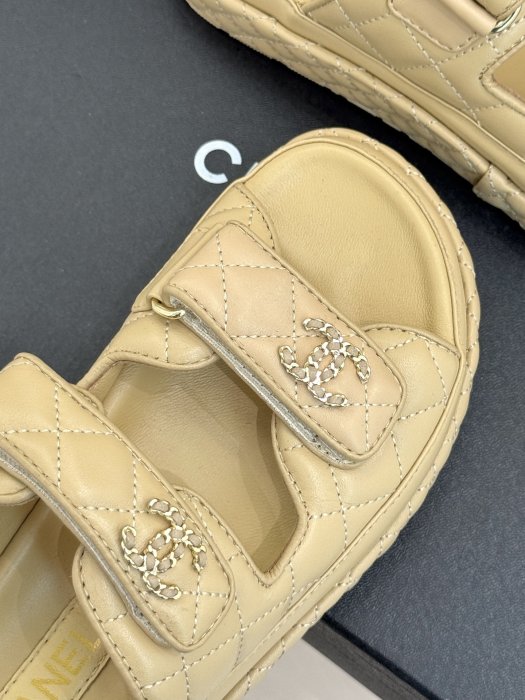 Шлепанцы женские фото 7