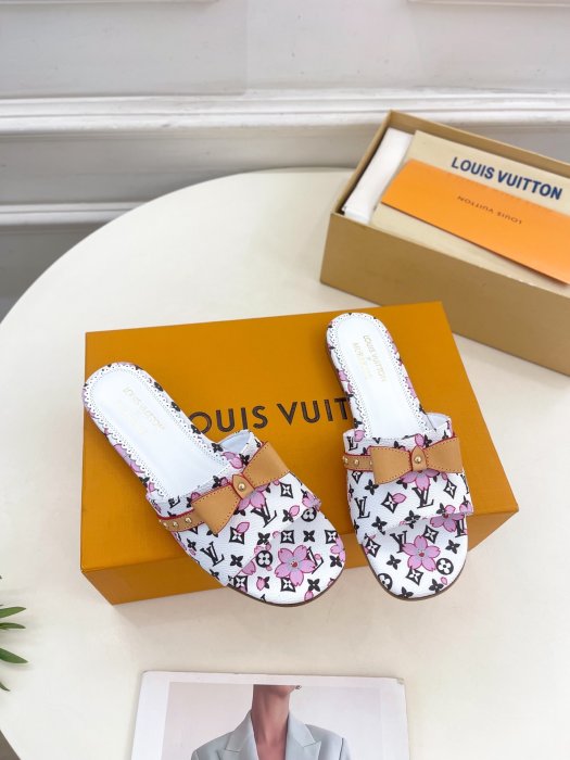 Шлепанцы женские фото 2