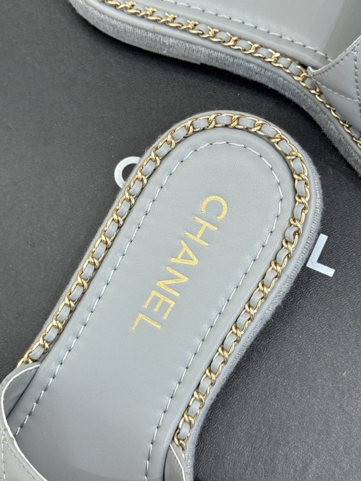 Шлепанцы женские фото 8