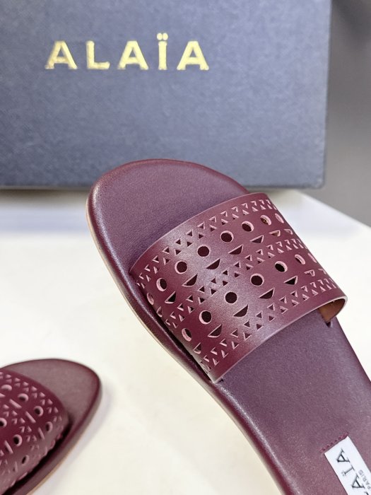 Шлепанцы женские фото 7