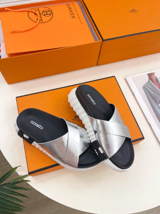 Шлепанцы женские фото 3