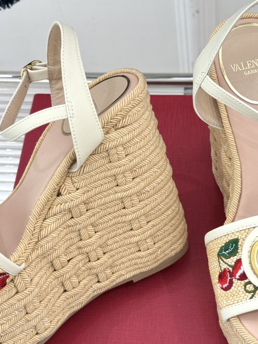 Босоножки фото 6