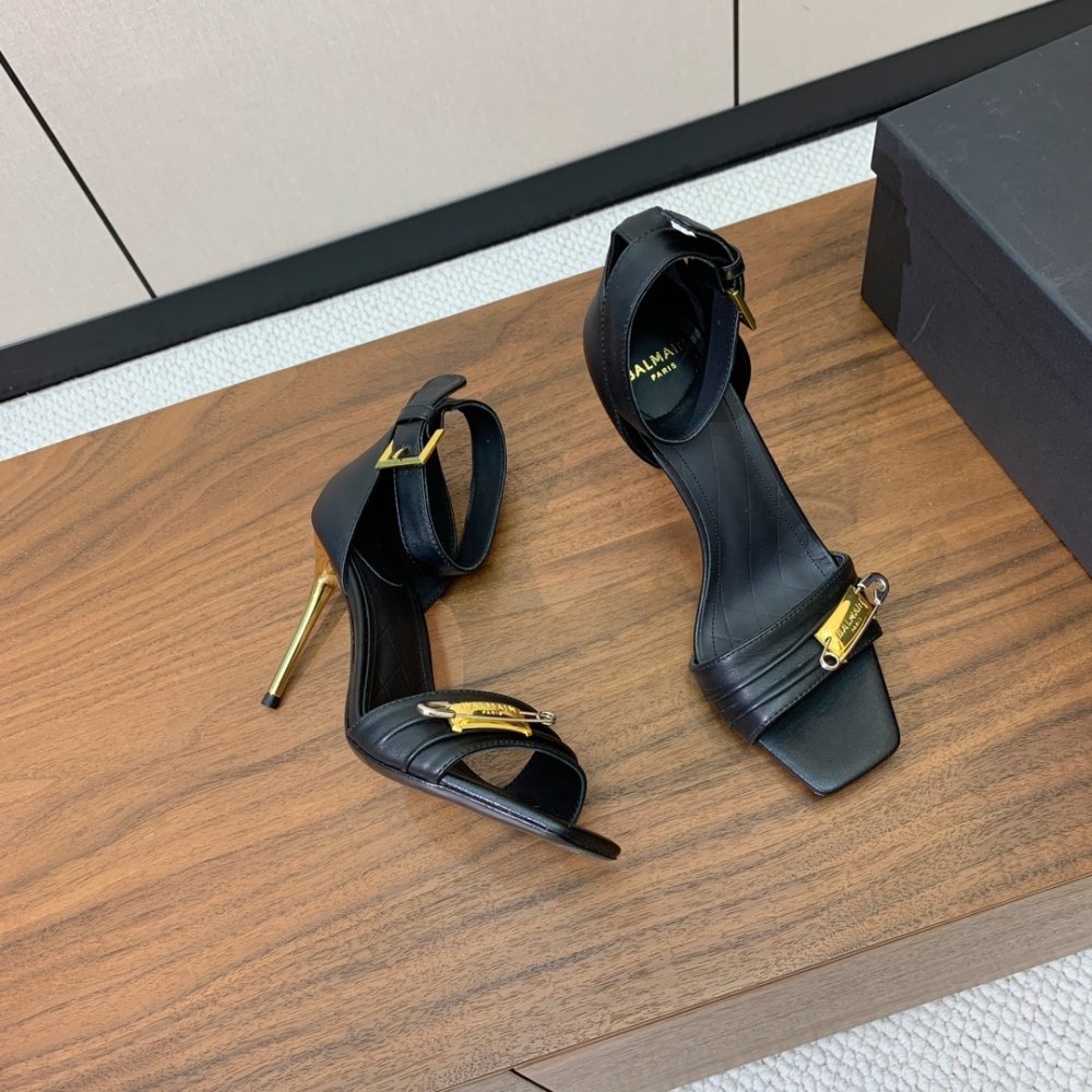 Босоножки фото 3