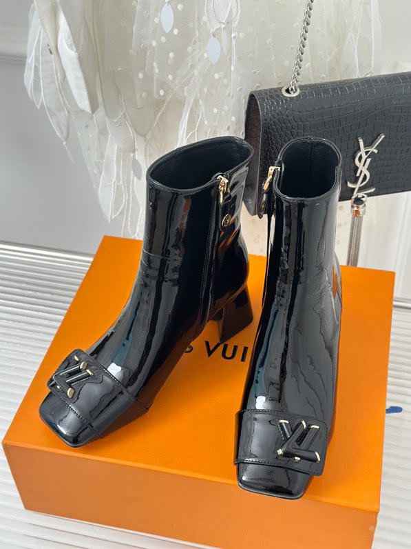 Boots women's leather on heel 5.5 cm фото 6