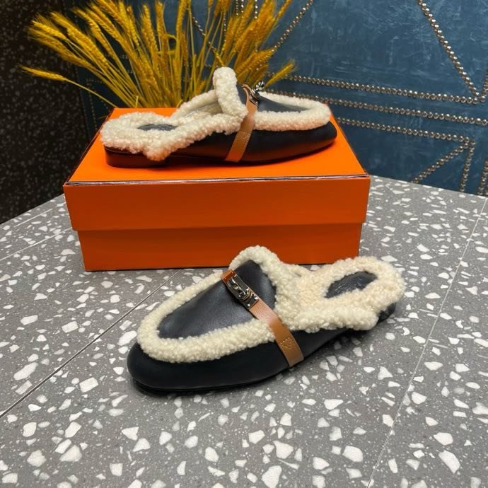 Slippers women's leather from fur фото 7