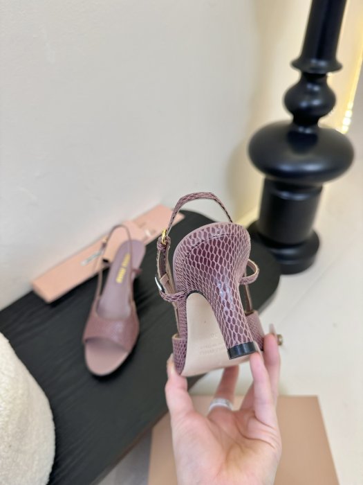 Босоножки фото 6