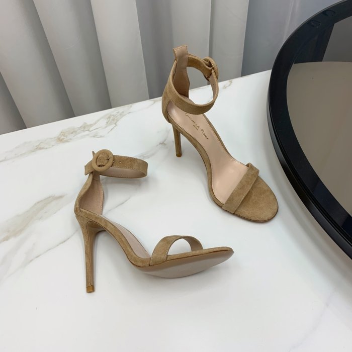 Босоножки фото 3