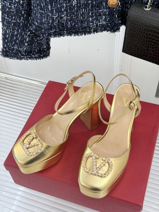 Sandals фото 2