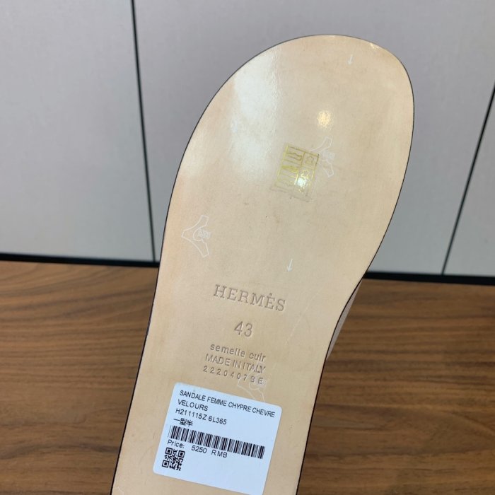 Шлепанцы женские фото 9