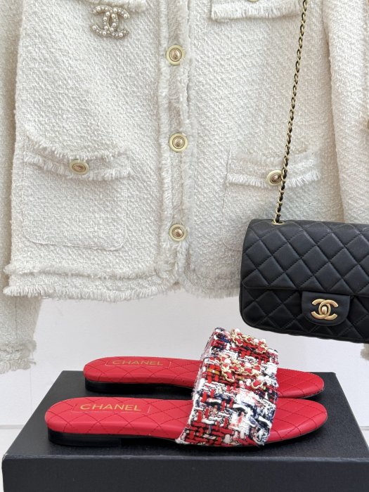 Шлепанцы женские