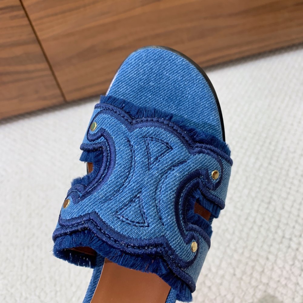 Шлепанцы женские фото 7