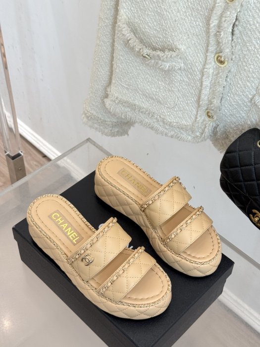 Шлепанцы женские фото 3