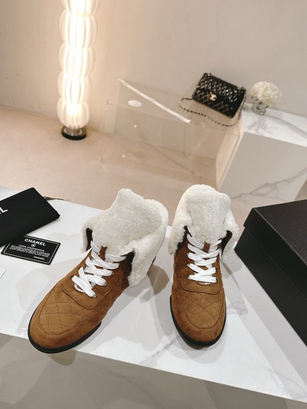 Sneakers women's on fur winter фото 5