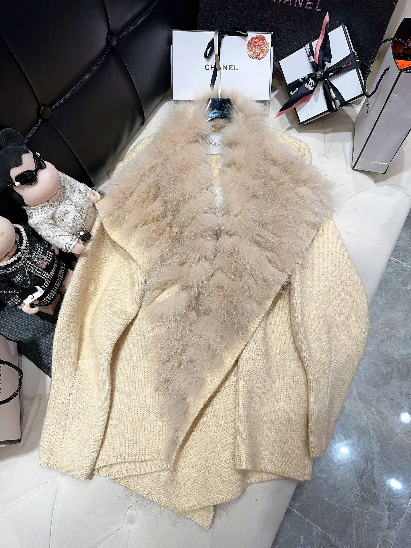 Coat wool from fox fur фото 3