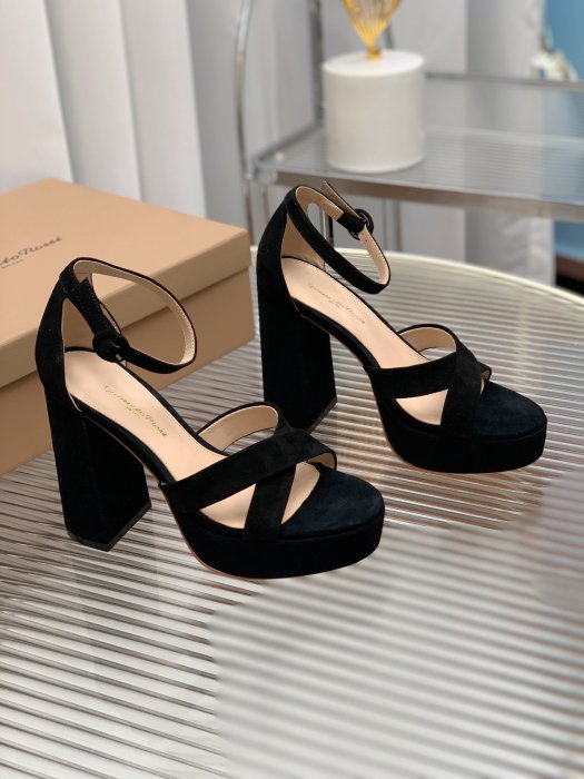 Босоножки фото 6