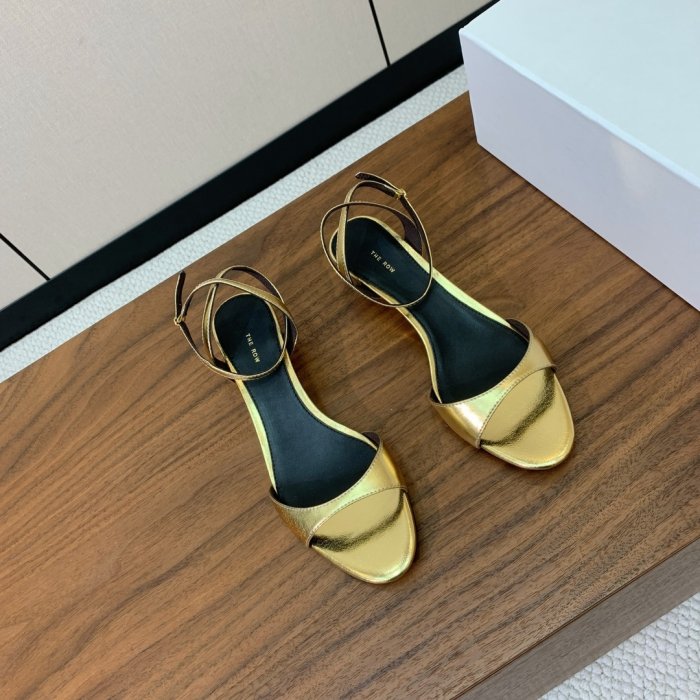 Босоножки фото 4