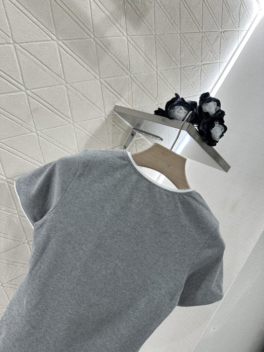 T-shirt women's фото 4