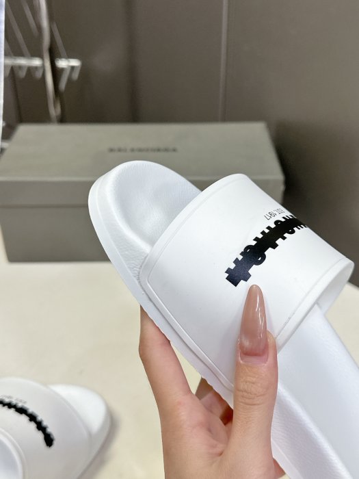 Шлепанцы фото 7