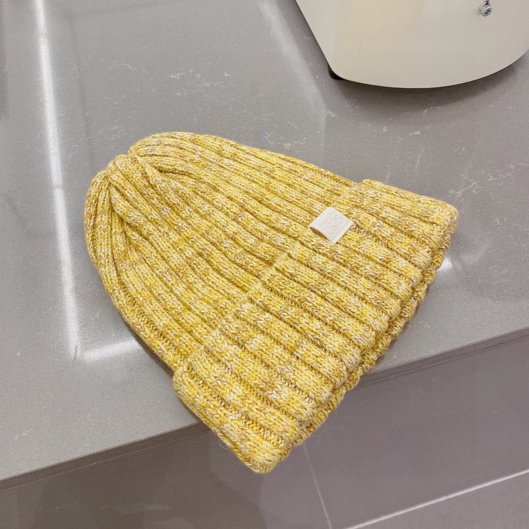 Woolen knitted a cap фото 2