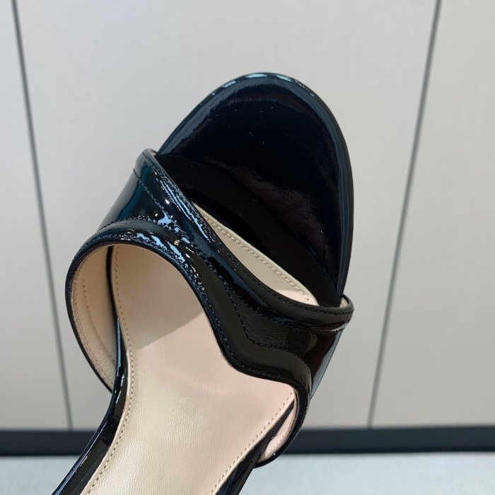 Босоножки фото 5