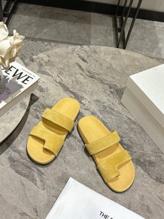 Шлепанцы женские фото 4