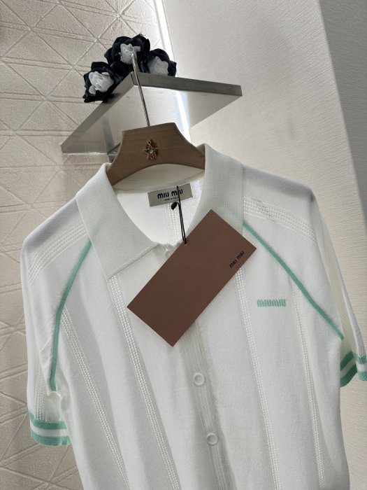 T-shirt women's фото 3